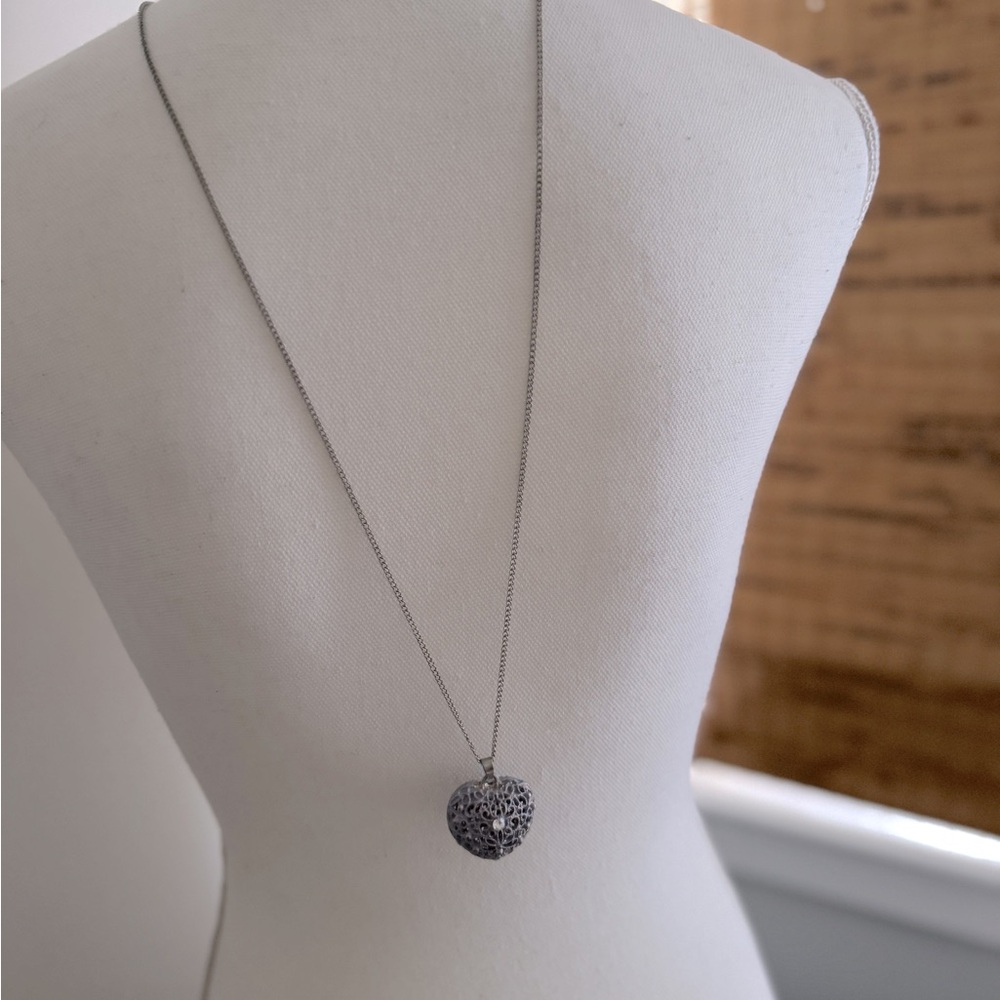 Elegant Silver Pendant Necklace - Picture 3 of 11